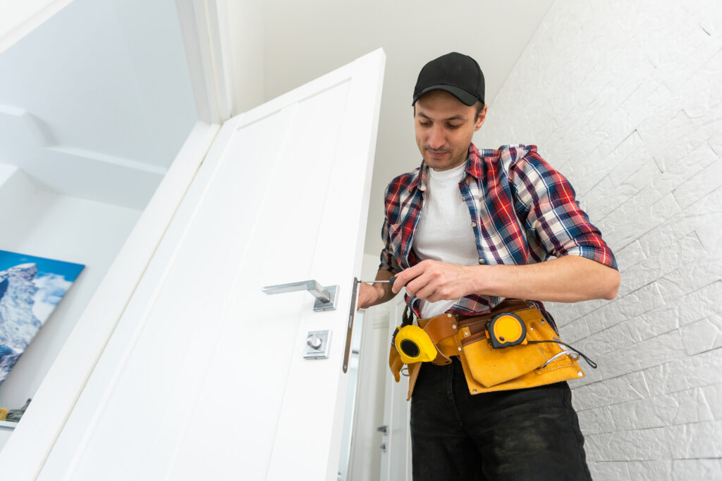 Emergency Locksmith vs DIY, locksmith Cape Town, Locksmith Near you, DIY locksmith